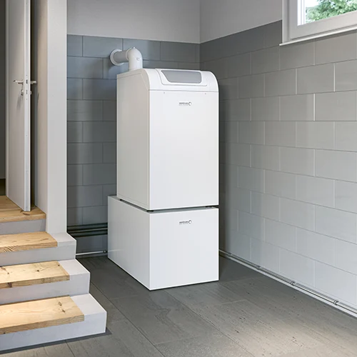 Ölbrennwertkessel Weißer Ölbrennwertkesselvon Brötje in einem modernen schlichten Kellerraum